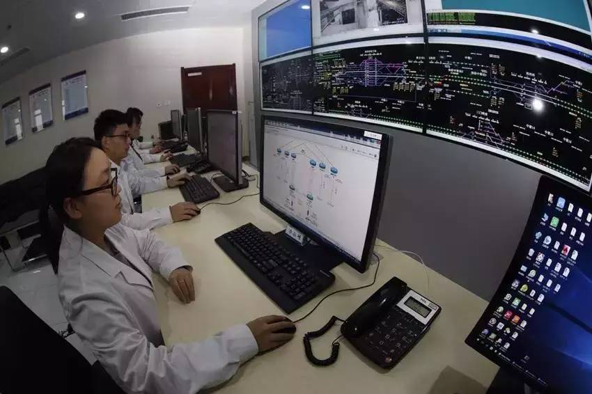 团青故事】高铁指挥中枢里的白富美-共青视