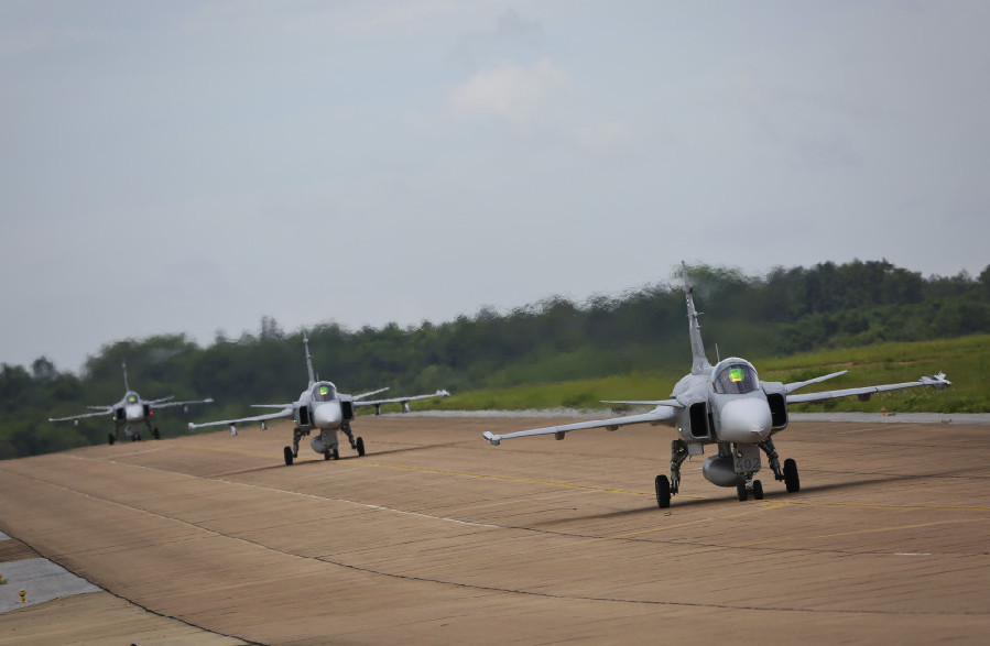 中国歼11将与泰国鹰狮联训?