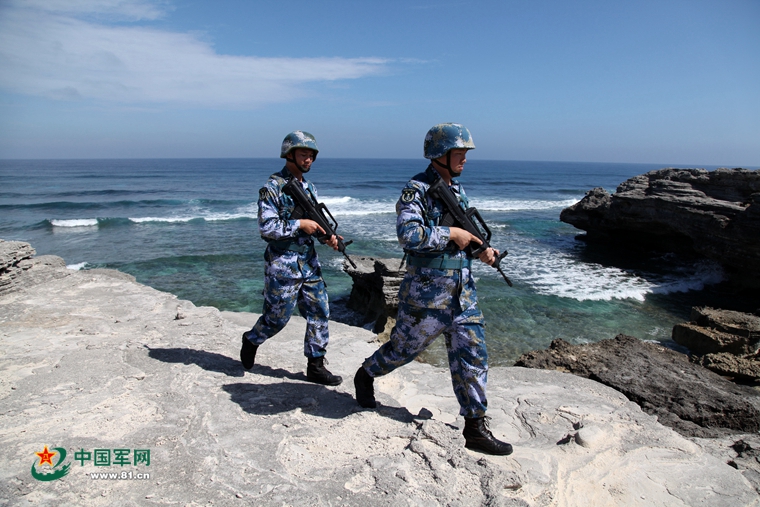 海军西沙某水警区官兵在西沙永兴岛巡逻