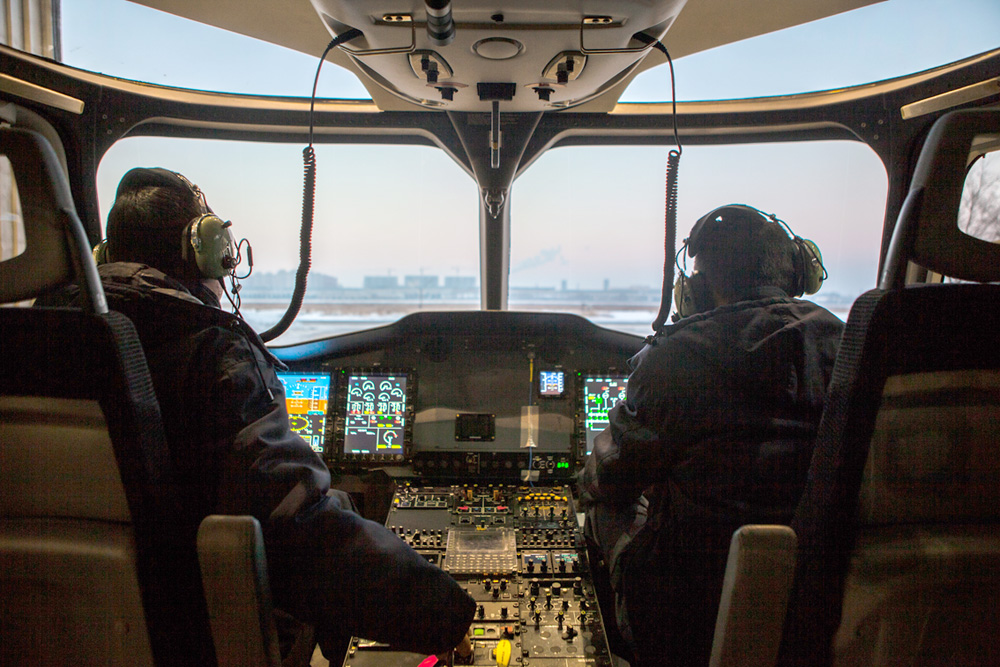 中航工业先进中型多用途直升机AC352首飞成功