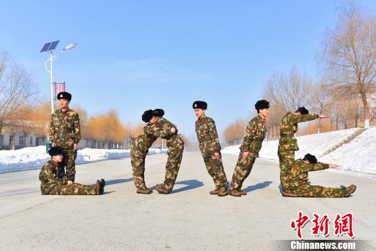 黑龙江：武警官兵摆“LOVE”造型示爱远方的“她”