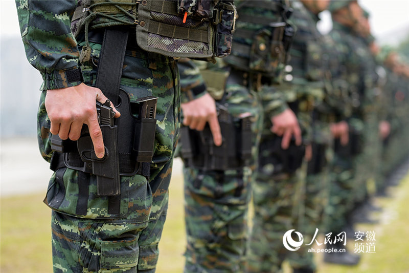 武警安徽总队实战化集训：从拔枪到击发仅需1秒【2】