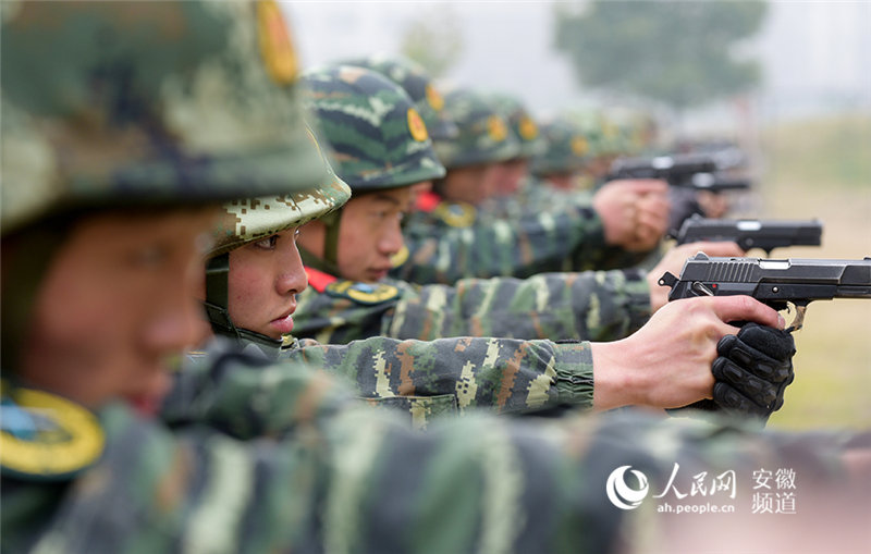 武警安徽总队实战化集训：从拔枪到击发仅需1秒【3】