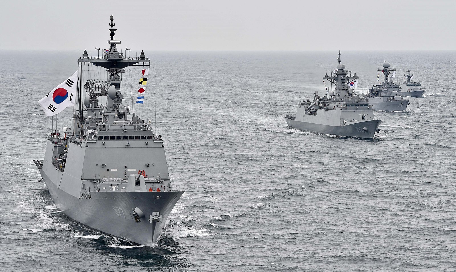 韩国海军演习军舰编队气势汹汹--中青在线
