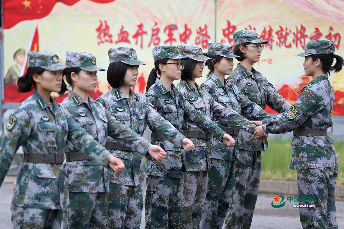嗨!新排长,欢迎来到野战军