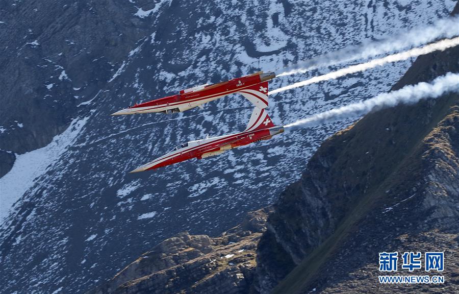 （国际）（5）瑞士空军在阿尔卑斯山区进行训练表演