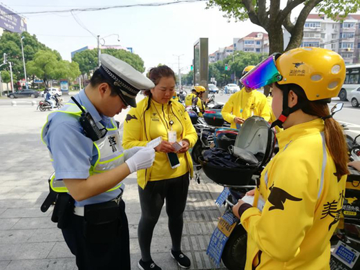 金山交警线上 线下管理办法并行 外卖骑手事