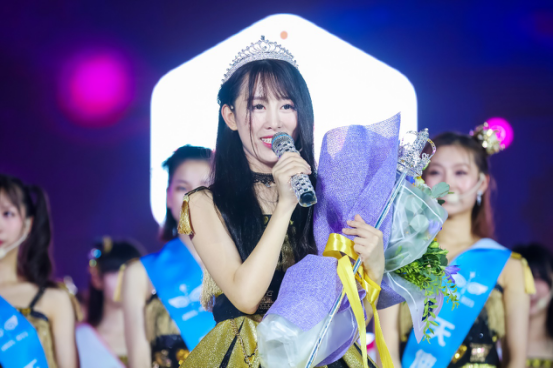 蜜蜂少女队首届人气排位赛周芷祺加冕女王蜂