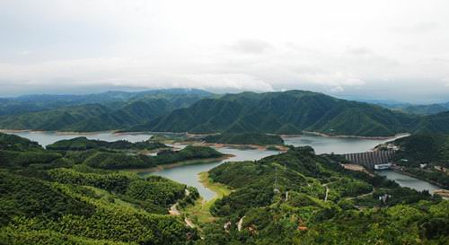 人文旅游   梅山水库坝址在六安市金寨县梅山镇大小梅山之间.