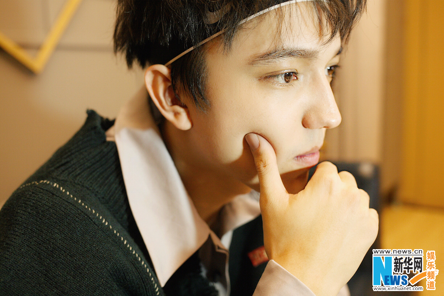 《歌手》迪玛希阳光范十足 五官深邃被称睫毛