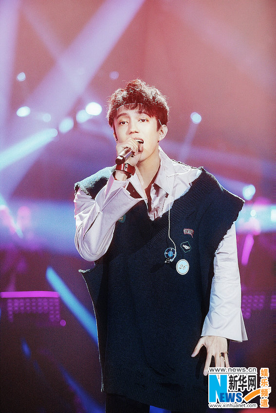 《歌手》释放真我 化身舞台精灵演绎《uptow