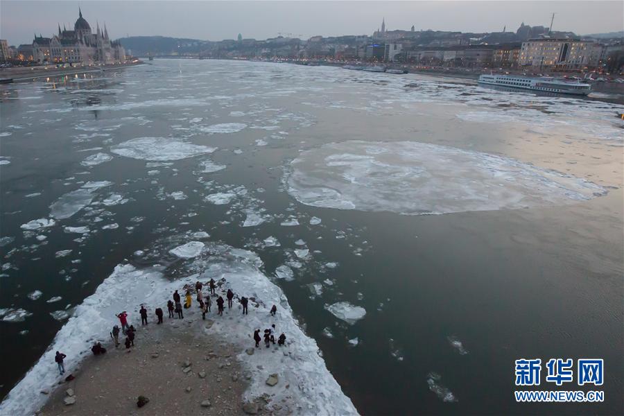 （国际）（1）布达佩斯：多瑙河浮冰美景