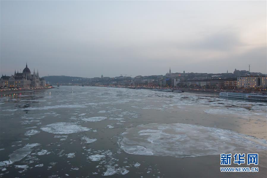 （国际）（3）布达佩斯：多瑙河浮冰美景　