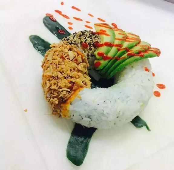 日本寿司又出新鲜花样：真是涨了见识！