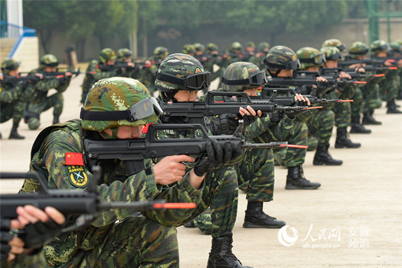 武警安徽总队实战化集训：从拔枪到击发仅需1秒【12】