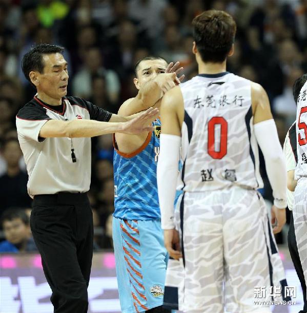 （体育）（21）篮球——CBA总决赛第三场：广东不敌新疆