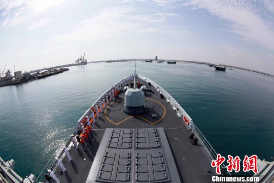 中国海军第二十六批护航编队开始首轮靠港补给休整