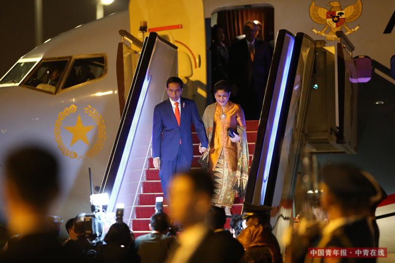 5月13日晚，印度尼西亚总统佐科乘专机抵达北京首都国际机场，参加即将举行的“一带一路”国际合作高峰论坛。中国青年报·中青在线记者 李建泉/摄