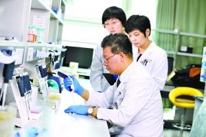 广东医生找到肝癌“身份指纹” 3毫升血可查出早期肝癌