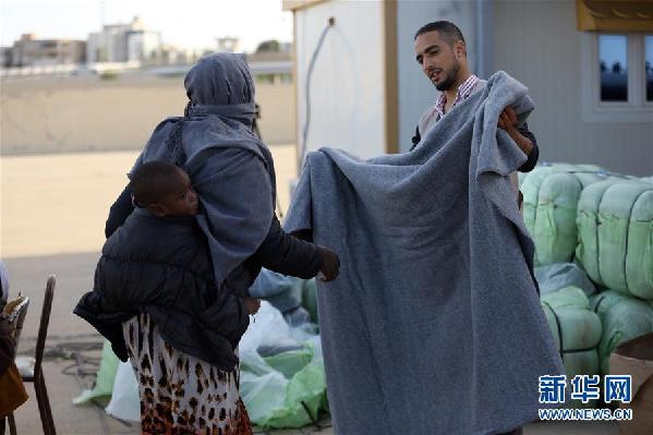 （国际）（1）近300名非法移民在利比亚西部海域获救 