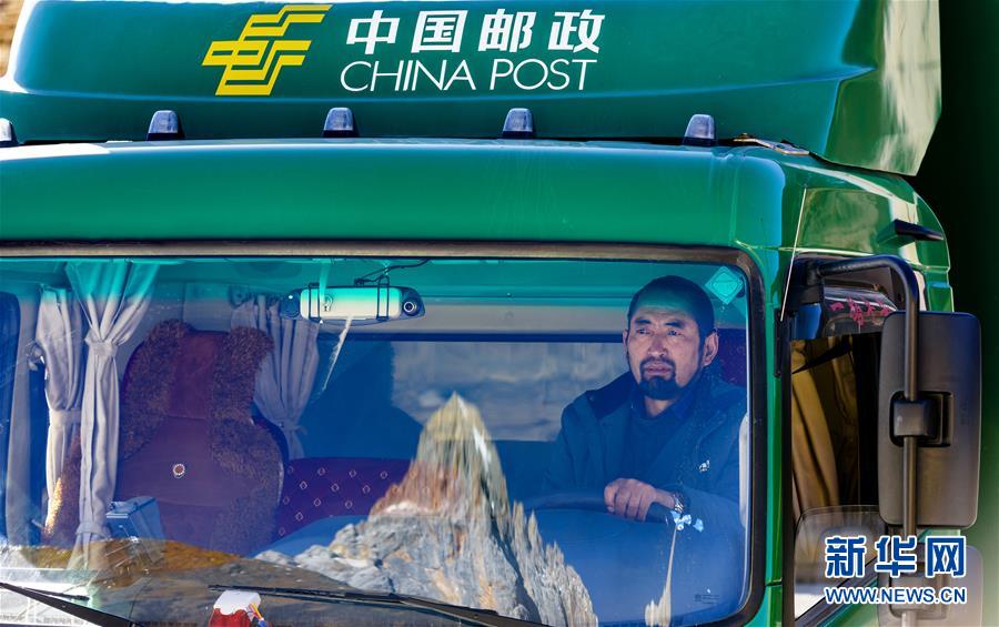 （新华全媒头条·图文互动）（6）川藏线上流动的“航标”——记雪线邮路藏族驾驶员其美多吉
