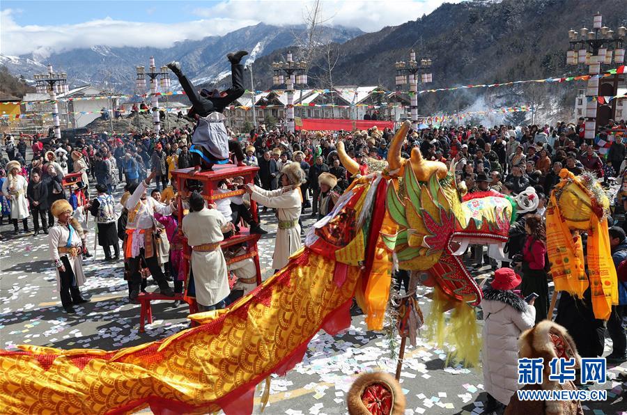 （社会）（5）夹金山下藏族群众欢度“上九节”
