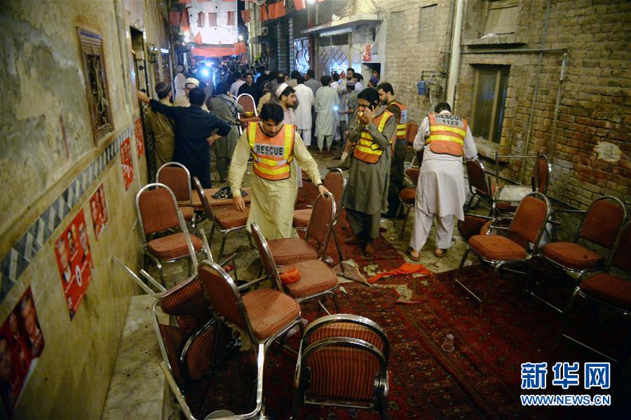 （国际）（5）巴基斯坦一政治集会遭自杀式爆炸袭击13人死亡