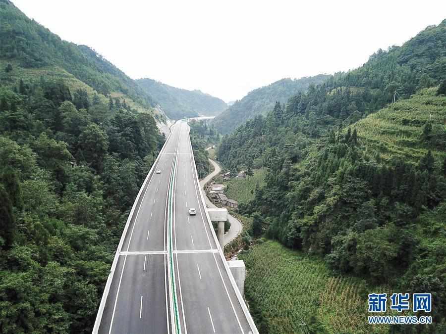 （经济）（1）贵州织普高速建成通车