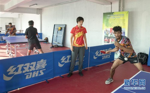 （体育）（3）乒乓球——张怡宁“执教”巴布亚新几内亚国家队