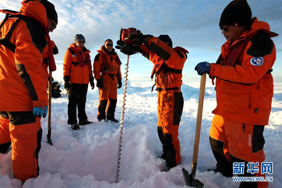 （“雪龙”探南极·图文互动）（1）通讯：44公里探冰“筑路”记