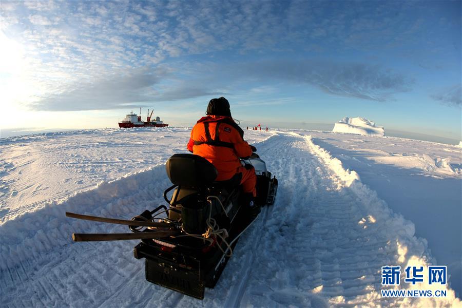 （“雪龙”探南极·图文互动）（2）通讯：44公里探冰“筑路”记