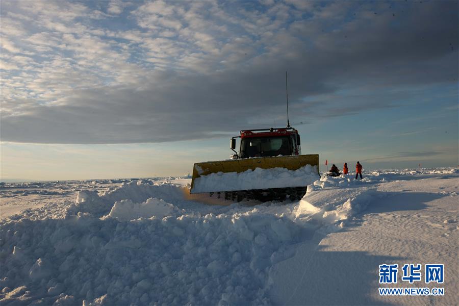 （“雪龙”探南极·图文互动）（7）通讯：44公里探冰“筑路”记