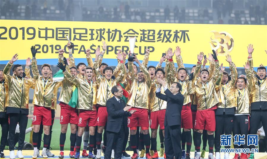 （体育）（1）足球——超级杯：上海上港夺冠