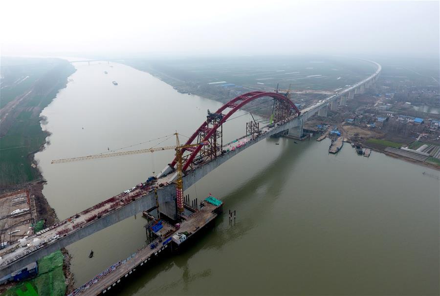 （经济）（1）商合杭铁路跨淮河特大桥钢管拱提升合龙