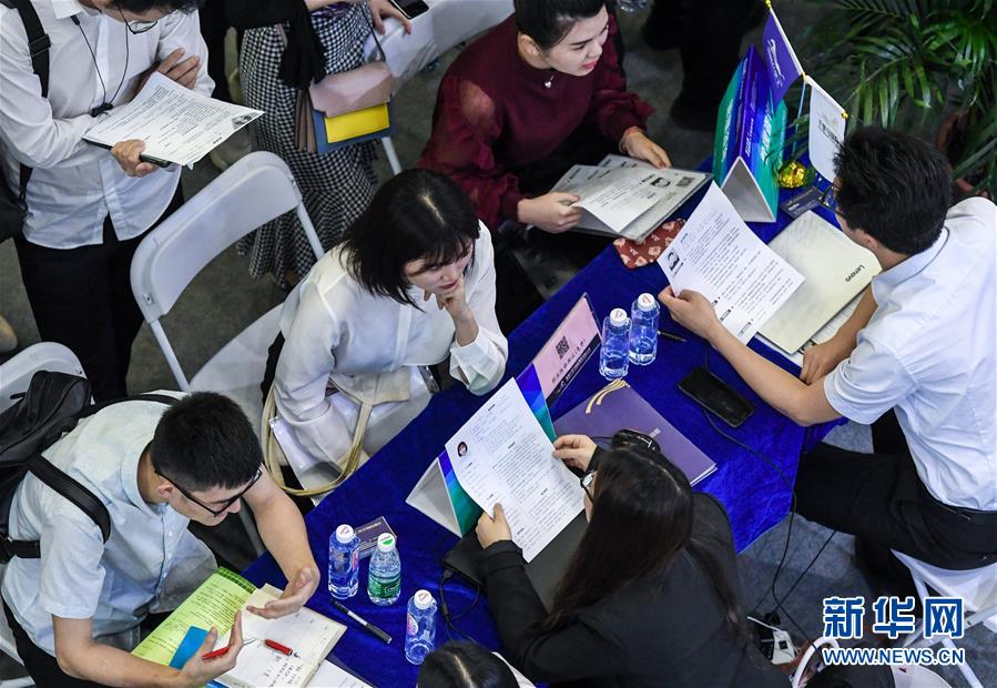 （社会）（1）第十七届中国国际人才交流大会在深圳举行