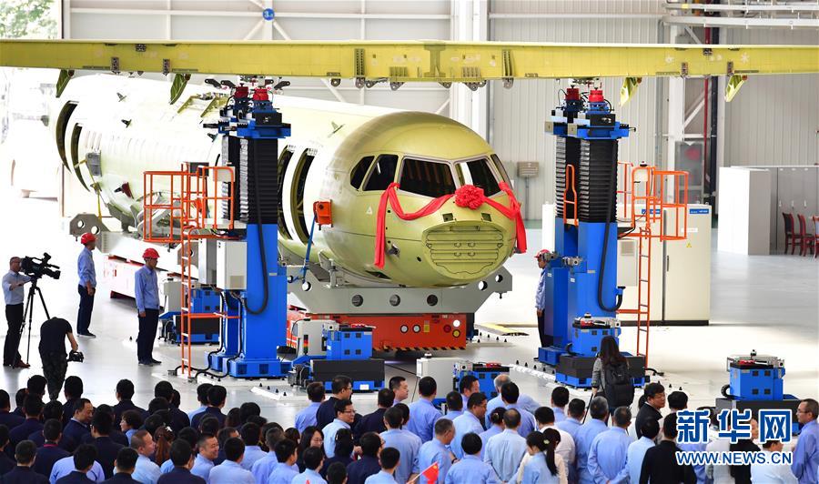 （科技）（1）国产新舟700飞机成功完成机身与机翼精准对接