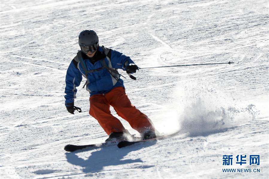（社会）（1）新疆迎来滑雪季