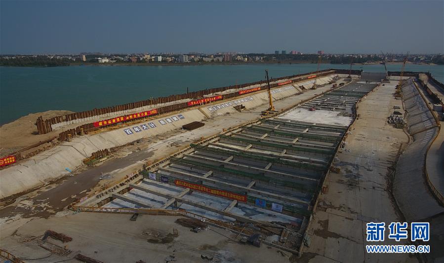 （社会）（4）海口文明东越江通道项目二期围堰内隧道主体结构封顶完成
