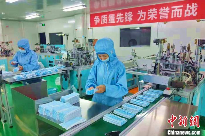 湖北枝江“口罩工厂”：日产13万口罩抗击疫情