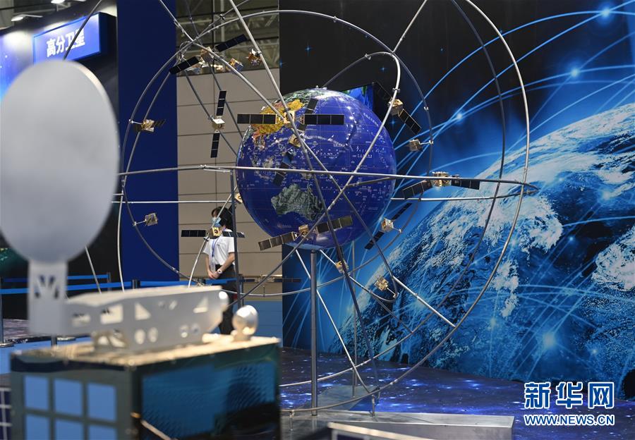 （科技）（2）“航天放飞中国梦”航天科普展暨中国航天成就展在福州举行
