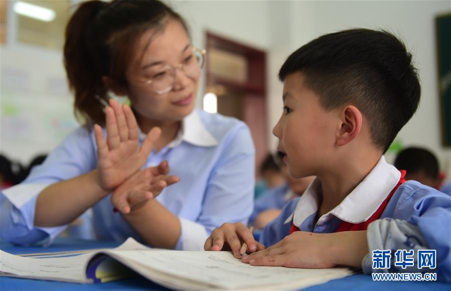 （教育）（2）河北沧州：小学“延时放学”受欢迎