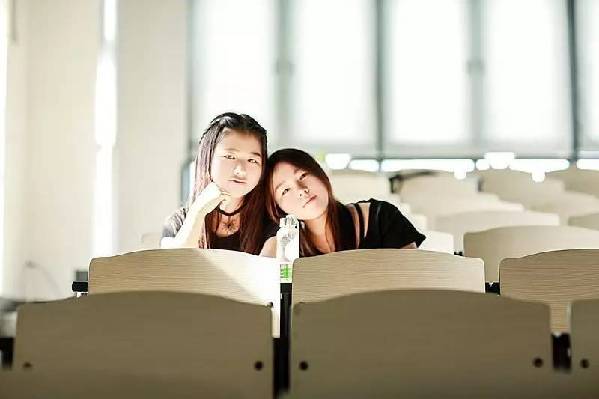 北航清华元气少女研发手语翻译器,只为解除70