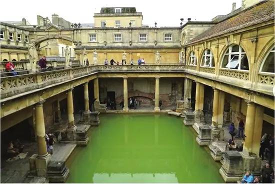 在英国巴斯看两千年前的古罗马浴场