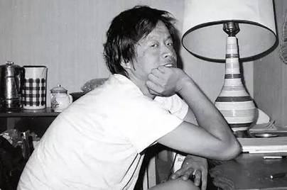 举例如酷爱读书和写作的王小波,他自己也直言不讳说自己是骆驼,长得奇