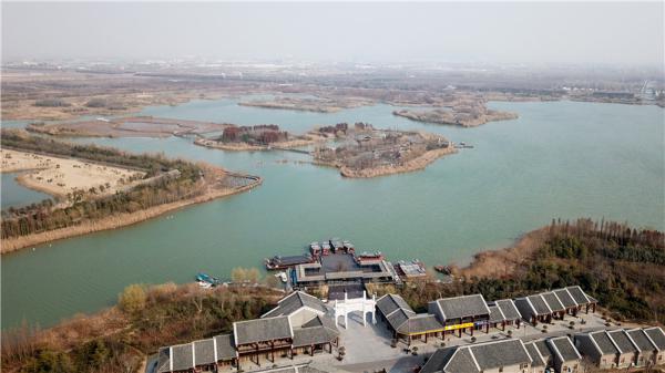 这是12月13日拍摄的江苏省徐州市贾汪区潘安湖湿地公园。新华社记者李博摄
