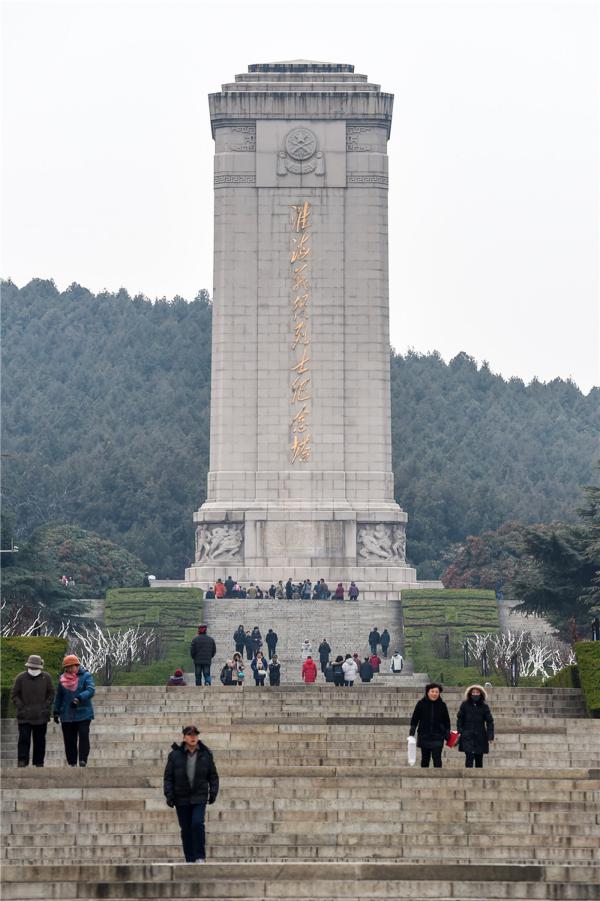 徐州市淮海战役烈士纪念塔（12月13日摄）。新华社记者李博摄