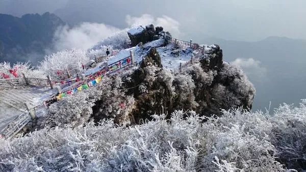 微信矩阵      "大坪雪霁"是峨眉山最美的雪景.