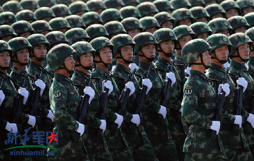 图片再现2009年国庆阅兵:52型国产新型装备亮相