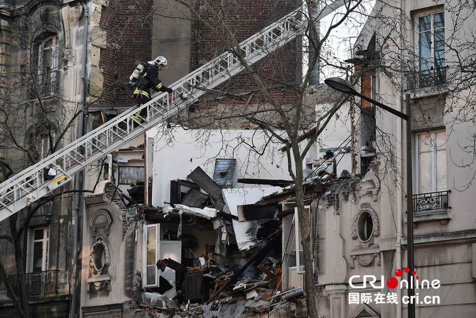 法国一处房屋因煤气泄漏爆炸 两层楼倒塌5人受伤
