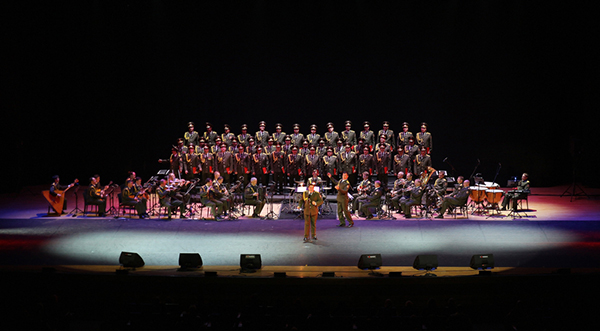 随团翻译忆俄红旗歌舞团:很守纪律,从未出现迟